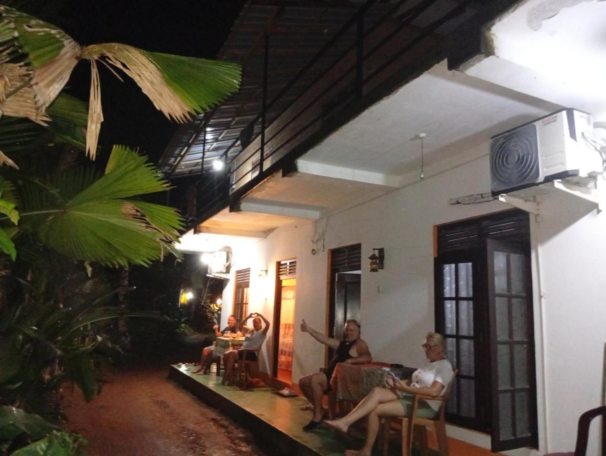 Jungle Guest ,Mirissa Hotel Екстериор снимка