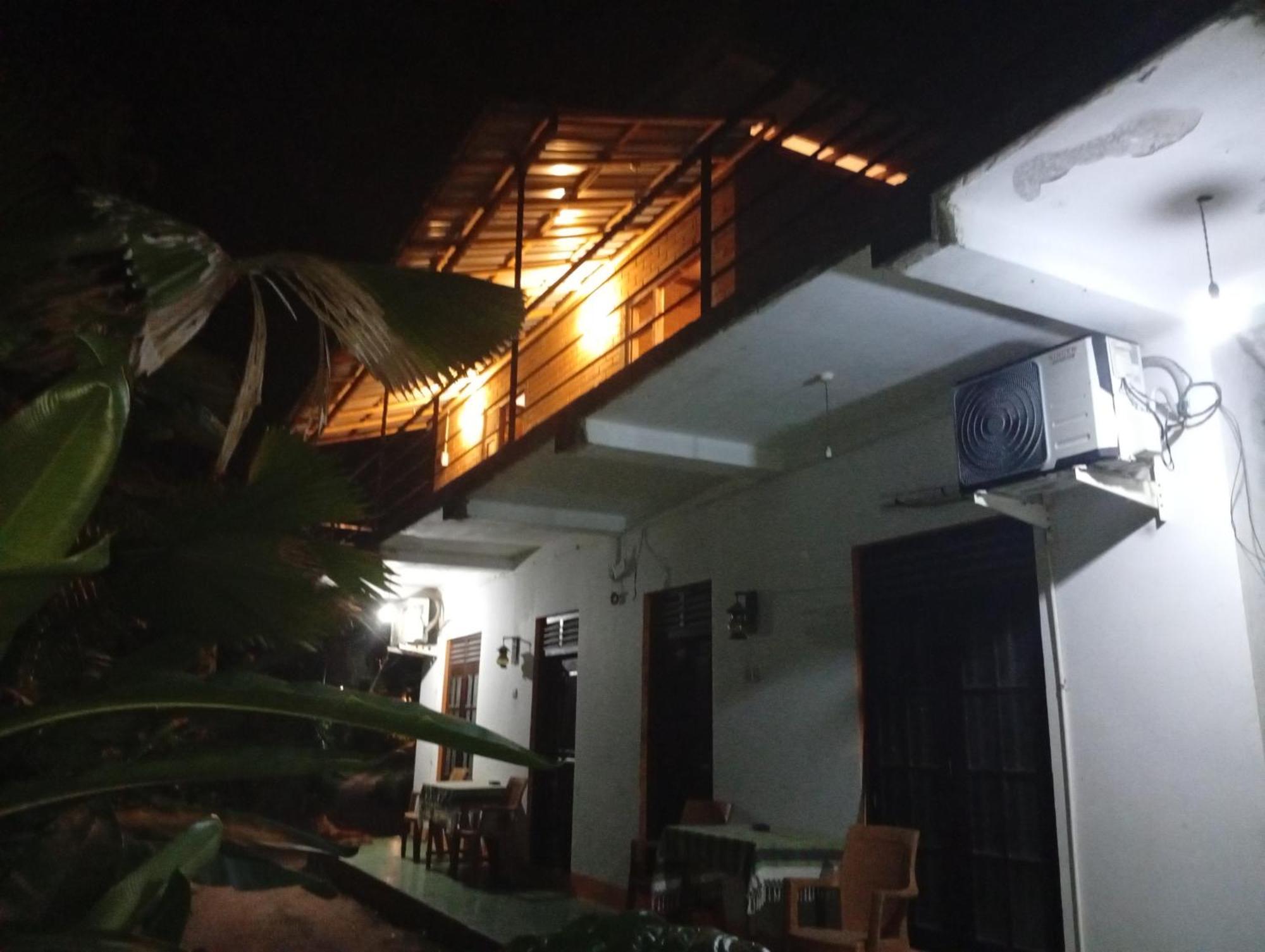 Jungle Guest ,Mirissa Hotel Екстериор снимка