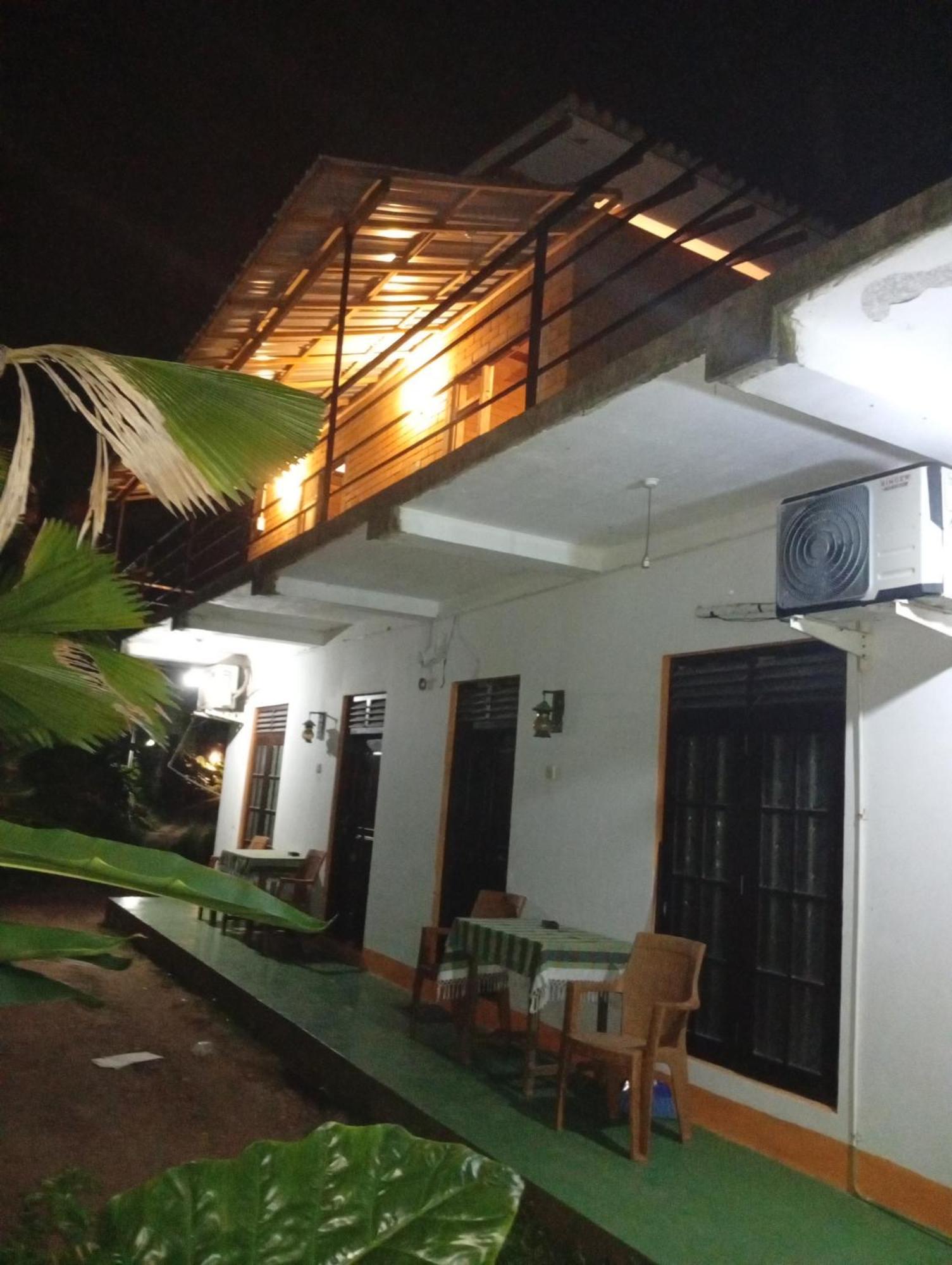 Jungle Guest ,Mirissa Hotel Екстериор снимка